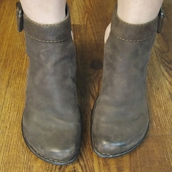 Born handcrafted footwear brown leather upper with closed toe open back heal - Picture 7 of 10